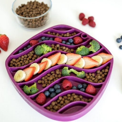 West Paw Feast Mat 2in1 Slow Feeder és Lick Mat Kutyáknak Waves Tropic Red